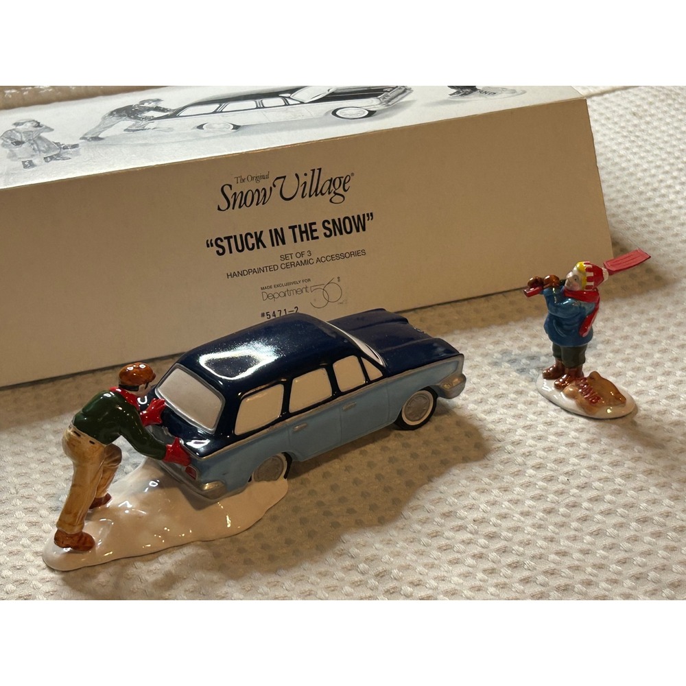 Dept 56 Snow Village Stuck in the Snow Ceramic Figurine Set 5471-2 Boxed